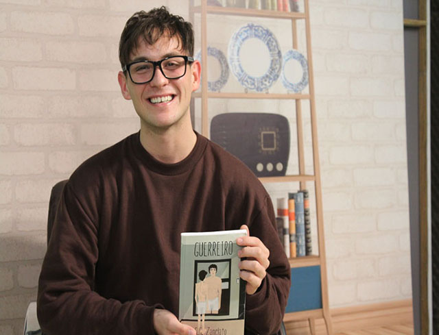 Estudante de Jornalismo da Unisul lança segundo livro aos 21 anos