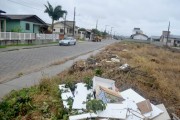 Descarte irregular de lixo persiste em Içara
