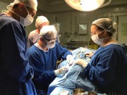Cirurgia inédita para pacientes com surdez parcial é realizada no HSJB