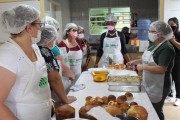 Curso de pães e biscoitos do Senar reúne mulheres da Cidade Alta em Forquilhinha