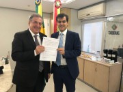 Juarez Domingues Carneiro toma posse como presidente da Jucesc