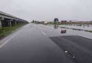 Chuvas causam nova interdição na pista Norte da BR-101 em Araranguá (SC)