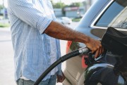 Gasolina comum já é encontrada a R$ 5,19 por litro em Içara