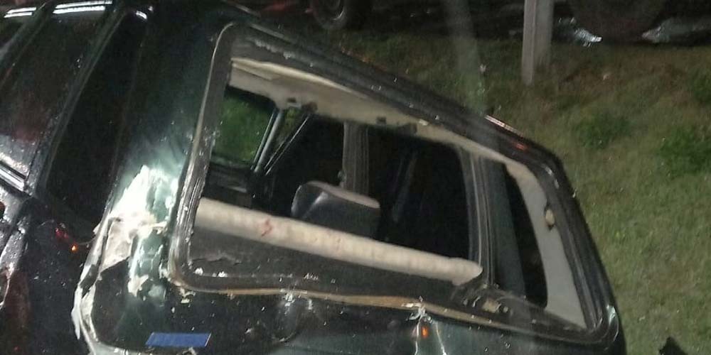 Motorista &eacute; prensado por caminh&atilde;o contra o pr&oacute;prio carro na BR-101