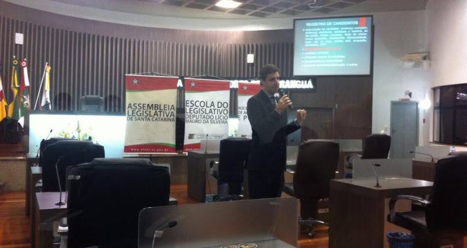 Palestra sobre Direito Eleitoral esclarece d&uacute;vidas