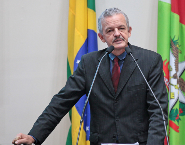 "Ponte Herc&iacute;lio Luz  revela  incompet&ecirc;ncia dos governos catarinenses"