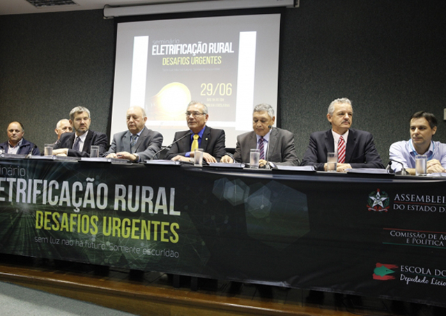 Semin&aacute;rio debate os desafios para a eletrifica&ccedil;&atilde;o rural em SC