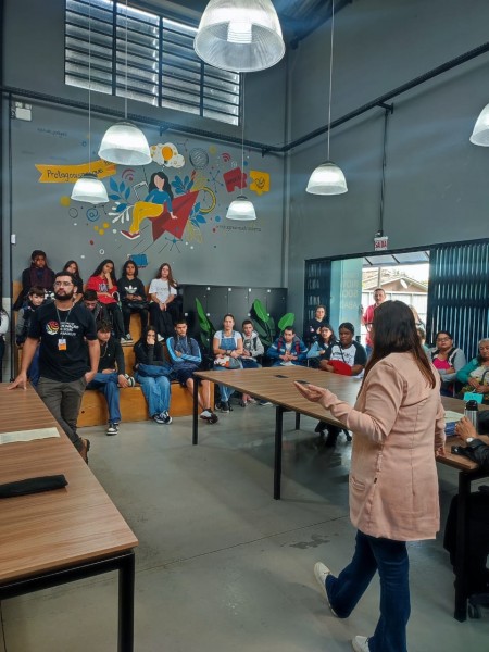 Programa Jovens Aprendizes da Abadeus prepara futuros profissionais