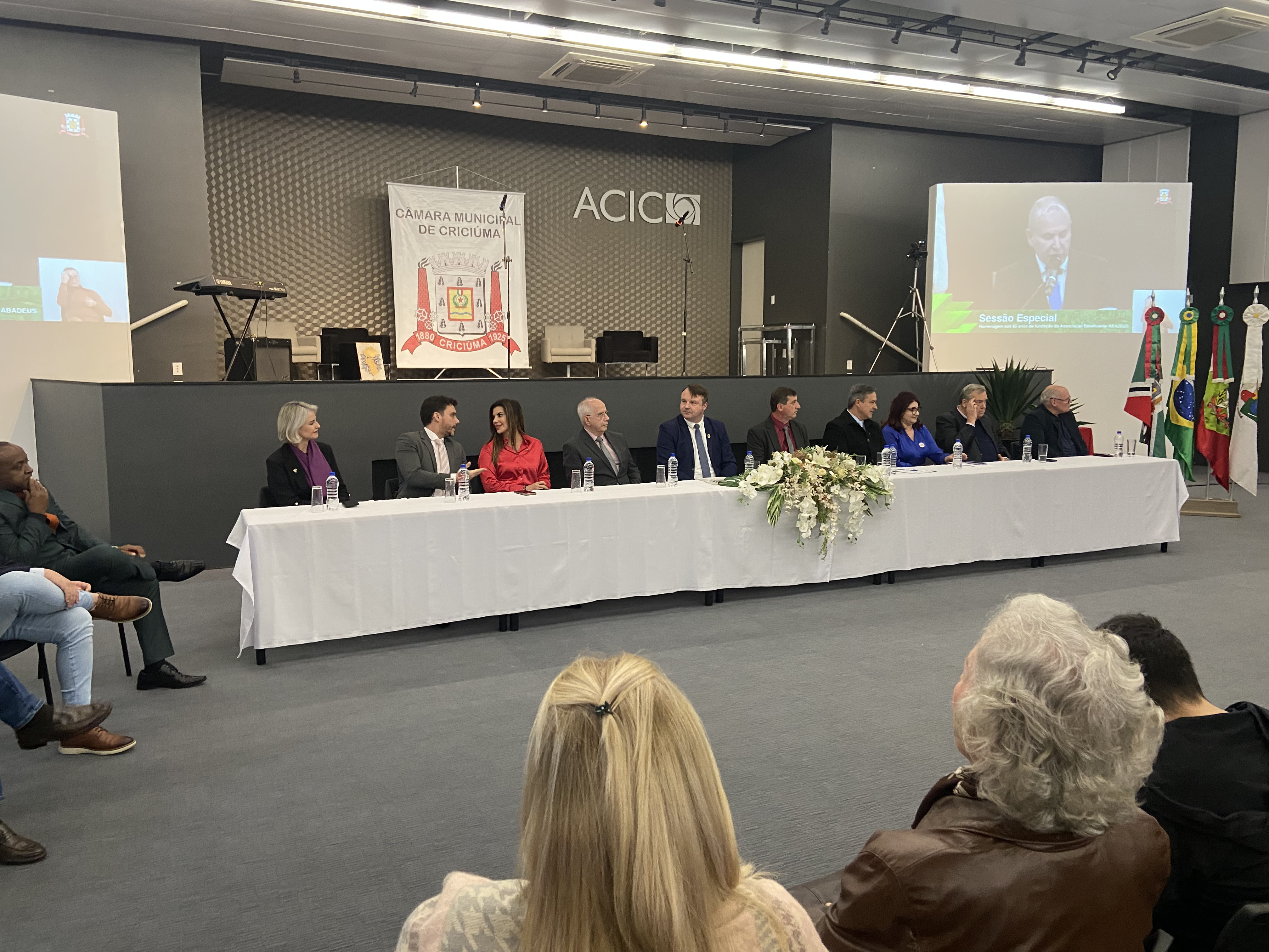 C&acirc;mara de Crici&uacute;ma (SC) homenageia os 65 anos da Abadeus 
