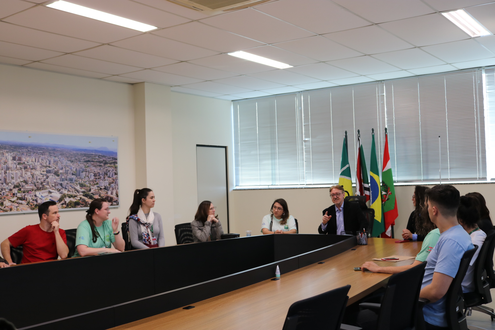 Professores e diretores do Projeto Clube do Jovem Empreendedor visitam Acic