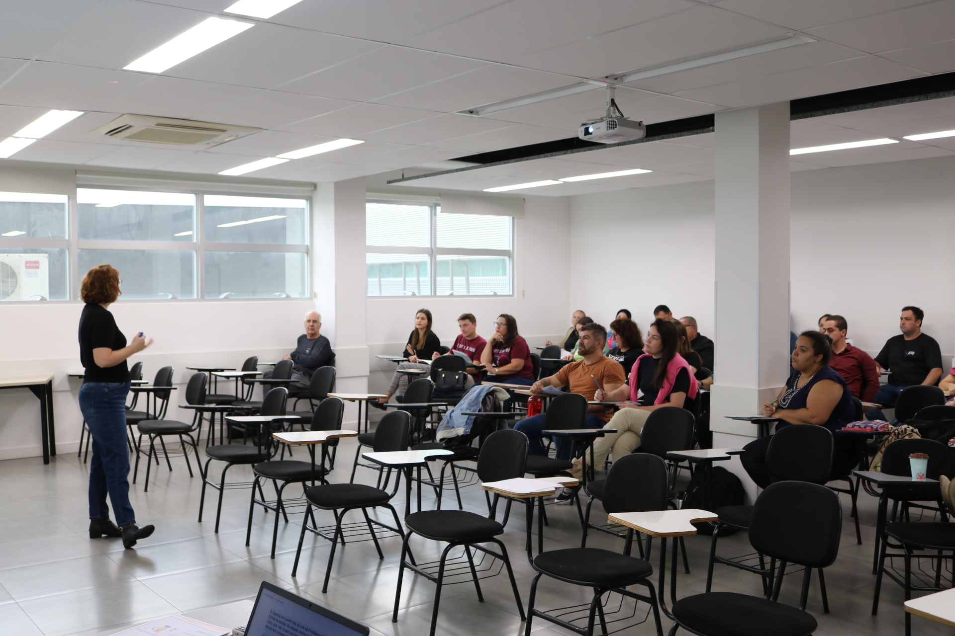 Forma&ccedil;&atilde;o para professores d&aacute; in&iacute;cio as atividades do Pr&ecirc;mio Acic de Matem&aacute;tica 2025