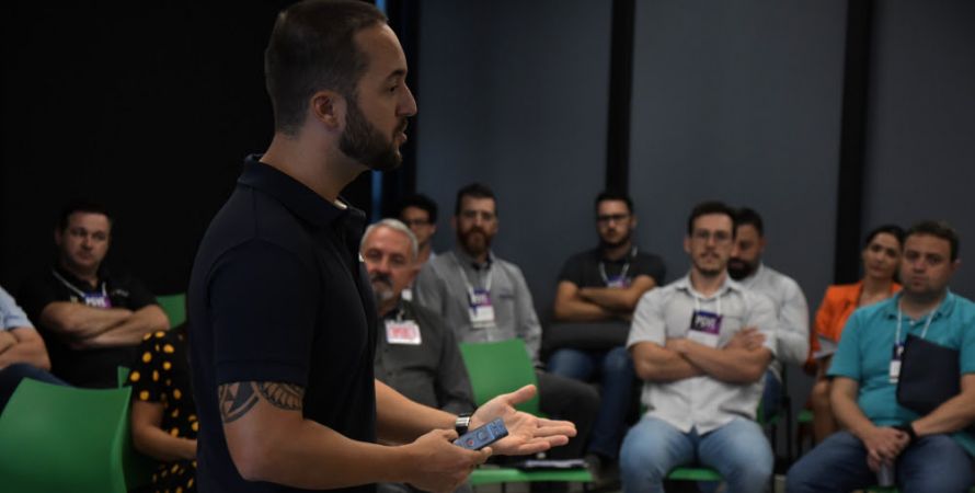 "Para ser um bom l&iacute;der &eacute; necess&aacute;rio entender de pessoas" diz CEO Filipe Colombo