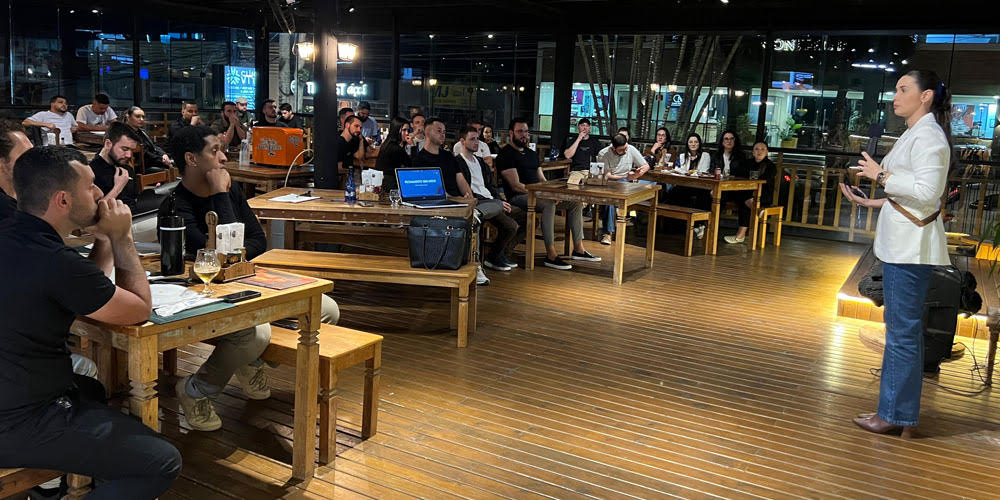 Maiara Comin apresenta m&eacute;todos para vendas em talk com jovens empreendedores