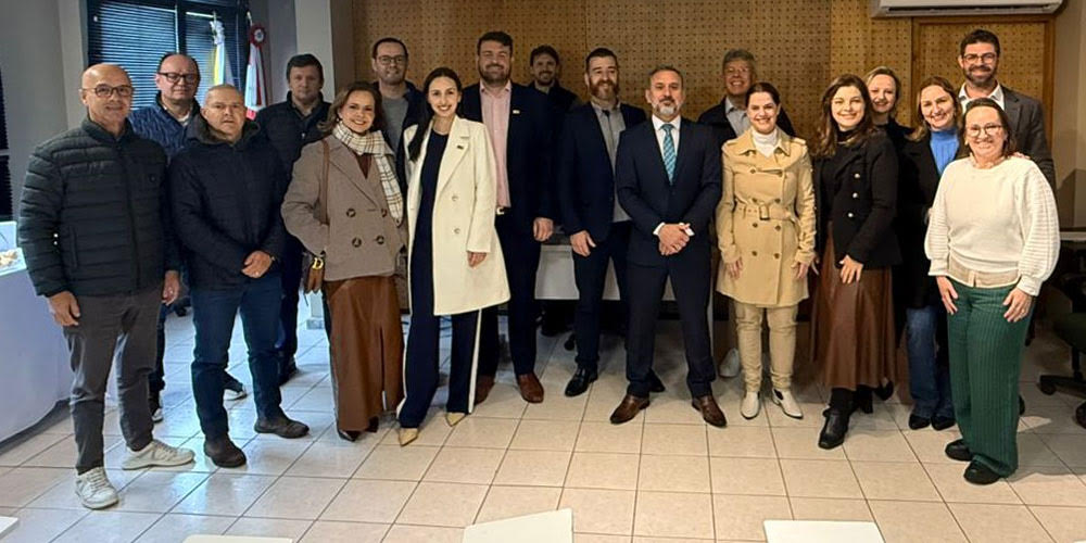 Associa&ccedil;&atilde;o Empresarial de I&ccedil;ara empossa nova diretoria no SEI25