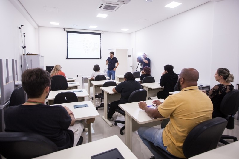 Alesc promove curso para aperfei&ccedil;oar conserva&ccedil;&atilde;o de documentos hist&oacute;ricos