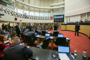 Bancadas e blocos parlamentares da Alesc definem lideran&ccedil;as