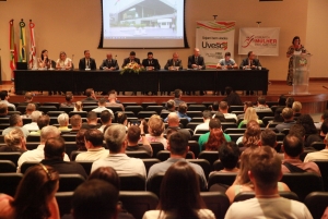 Congresso re&uacute;ne centenas de vereadores na Assembleia Legislativa de SC