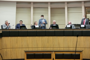 Deputados condenam agress&atilde;o &agrave; Ucr&acirc;nia e v&atilde;o ao Executivo contra estiagem