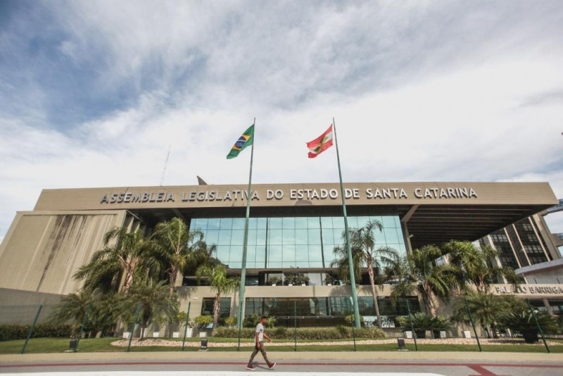 Deputados de SC aprovam proposi&ccedil;&otilde;es para enfrentamento da pandemia