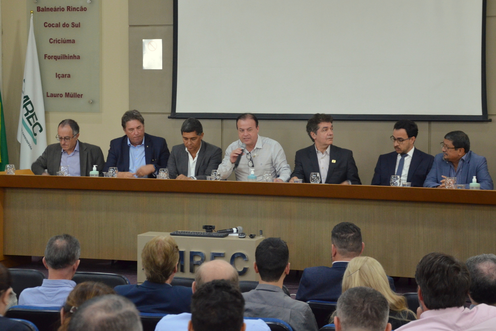 Prefeitos recebem comitiva da Uni&atilde;o e tentam &ldquo;liberar&rdquo; &aacute;reas da ACP do Carv&atilde;o