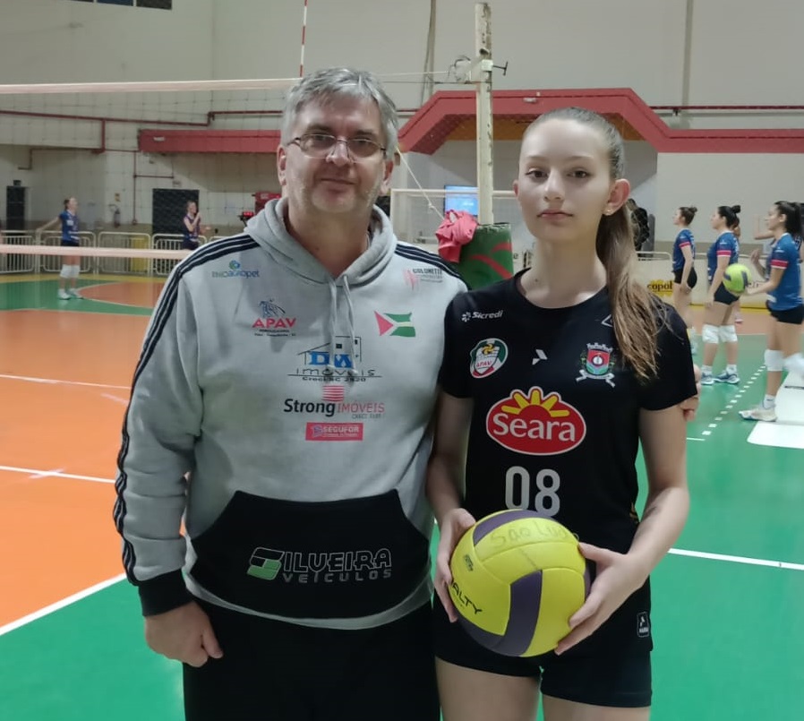 Pai treinador e filha atleta: a rela&ccedil;&atilde;o de sucesso nas quadras de v&ocirc;lei