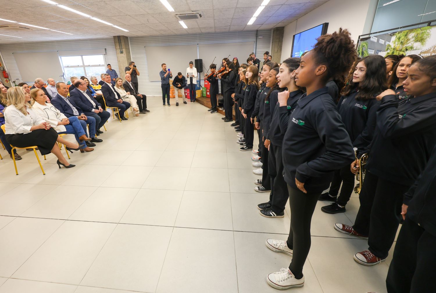 Governador visita o Bairro da Juventude em celebra&ccedil;&atilde;o aos 75 anos da institui&ccedil;&atilde;o