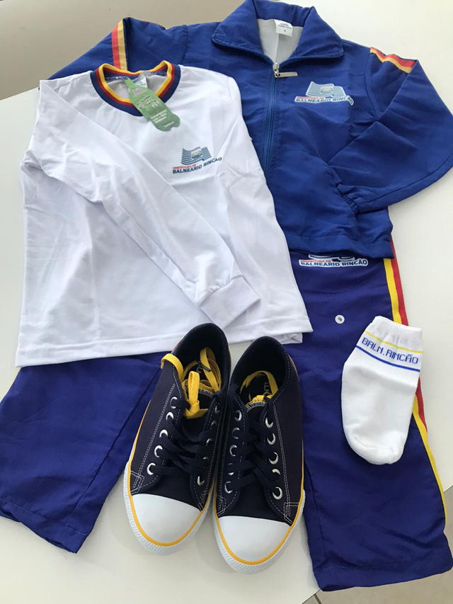 Balne&aacute;rio Rinc&atilde;o volta &agrave;s aulas presenciais e com doa&ccedil;&atilde;o de uniforme escolar