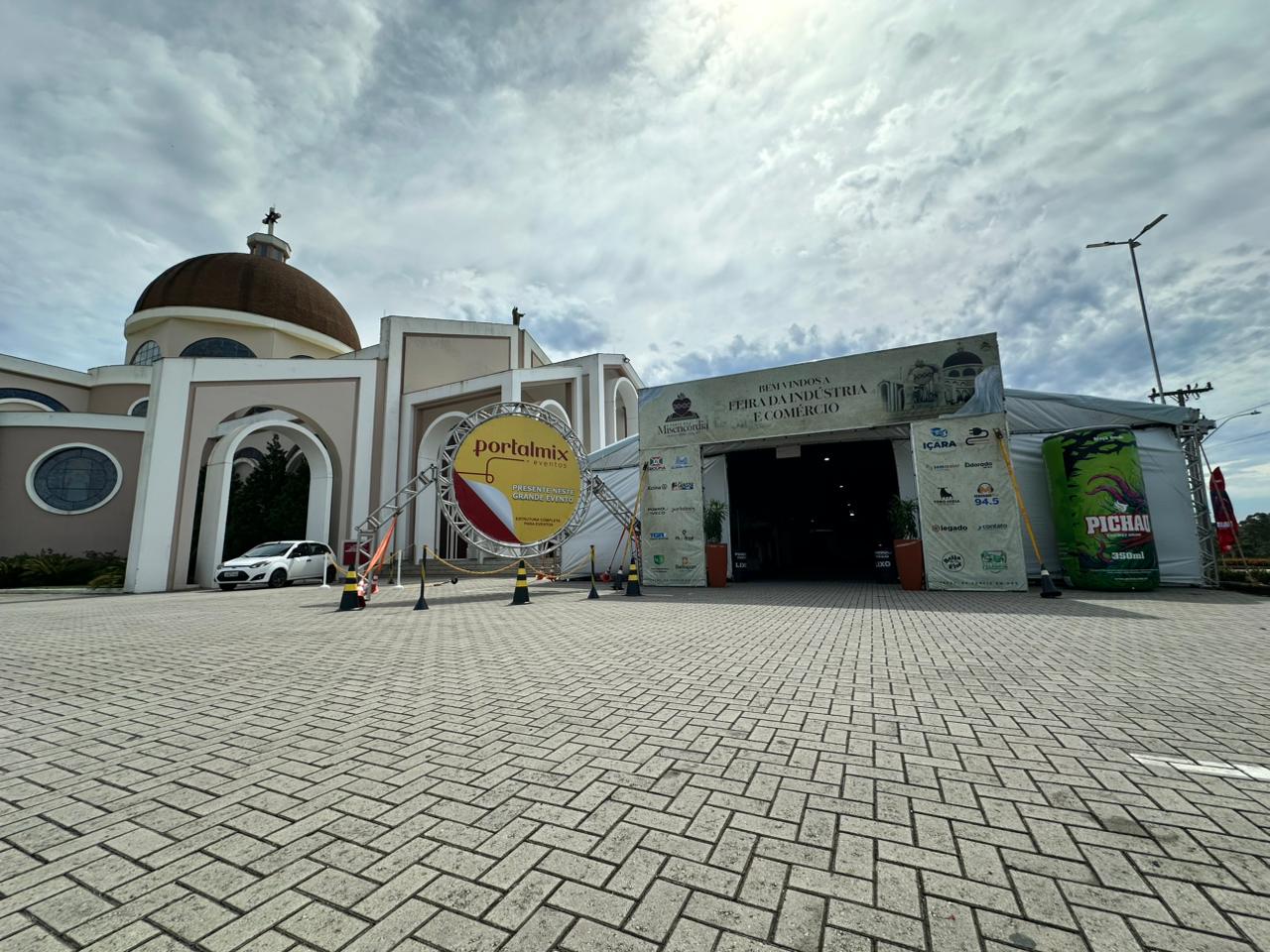 Feir&atilde;o de Empregos oferece mais de 100 vagas durante a Festa da Miseric&oacute;rdia em I&ccedil;ara