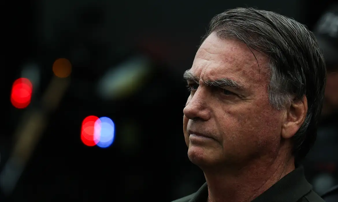 Moraes nega ida de Jair Bolsonaro a hospital e exige laudo m&eacute;dico