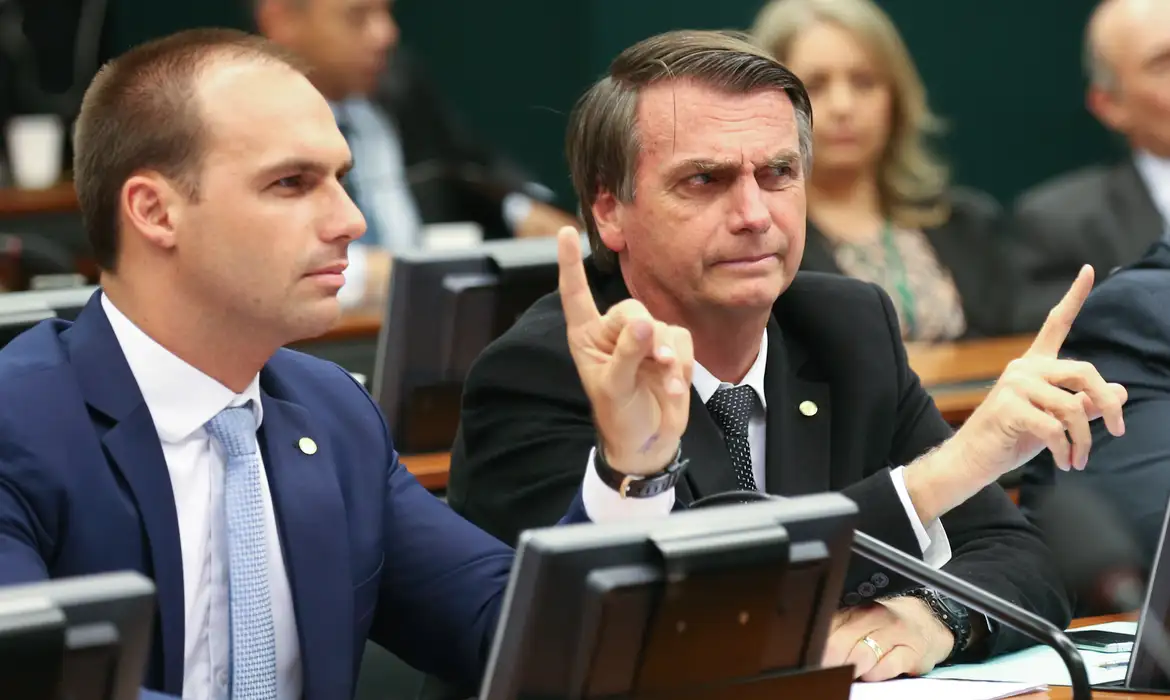 PF indicia Bolsonaro e Eduardo em inqu&eacute;rito sobre san&ccedil;&otilde;es dos EUA