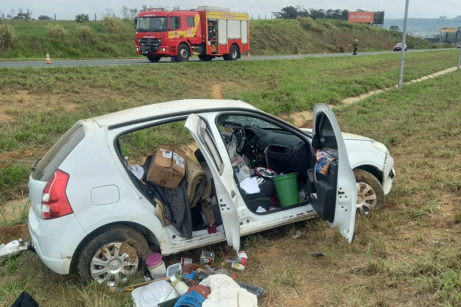Idosa fica ferida ap&oacute;s capotar ve&iacute;culo na Via R&aacute;pida em I&ccedil;ara (SC)