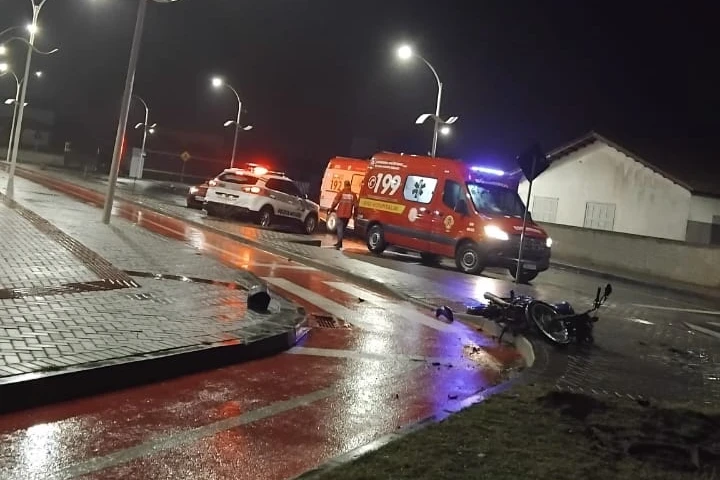 Homem sofre queda de moto e morre em Balne&aacute;rio Rinc&atilde;o (SC)