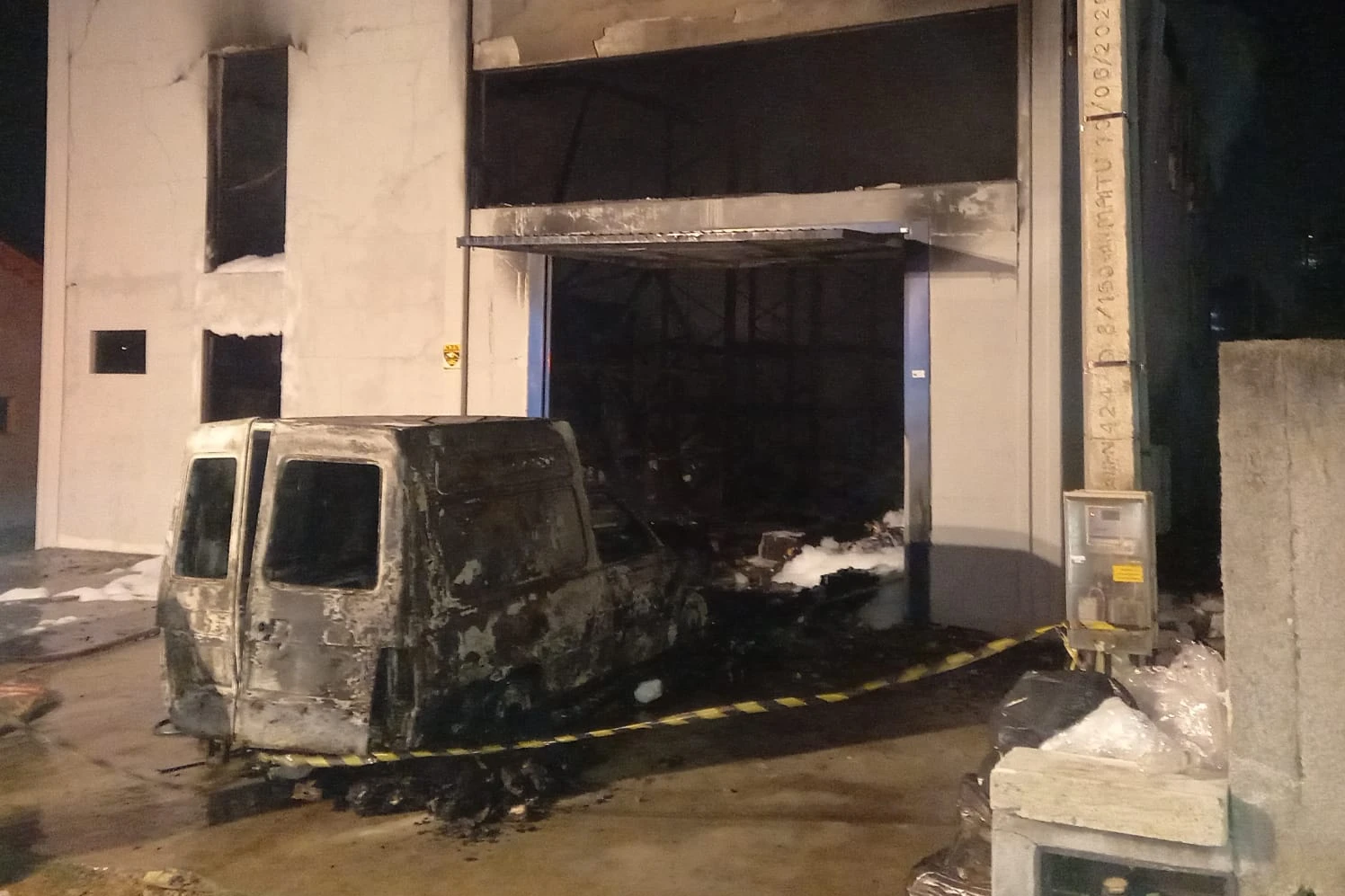Bombeiros de I&ccedil;ara (SC) utilizam 28 mil litros de &aacute;gua para apagar inc&ecirc;ndio em empresa 
