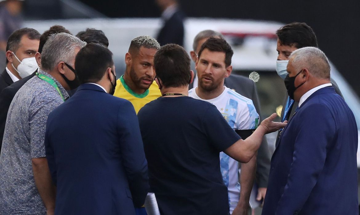 Anvisa paralisa jogo entre Brasil e Argentina; partida &eacute; encerrada