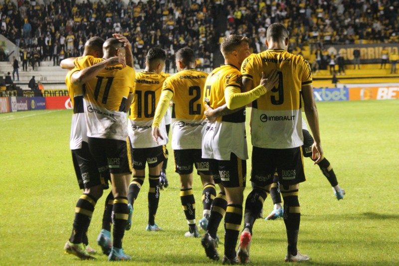 Crici&uacute;ma E.C. vence no HH e fica tr&ecirc;s pontos do G-4 da S&eacute;rie B do Brasileiro
