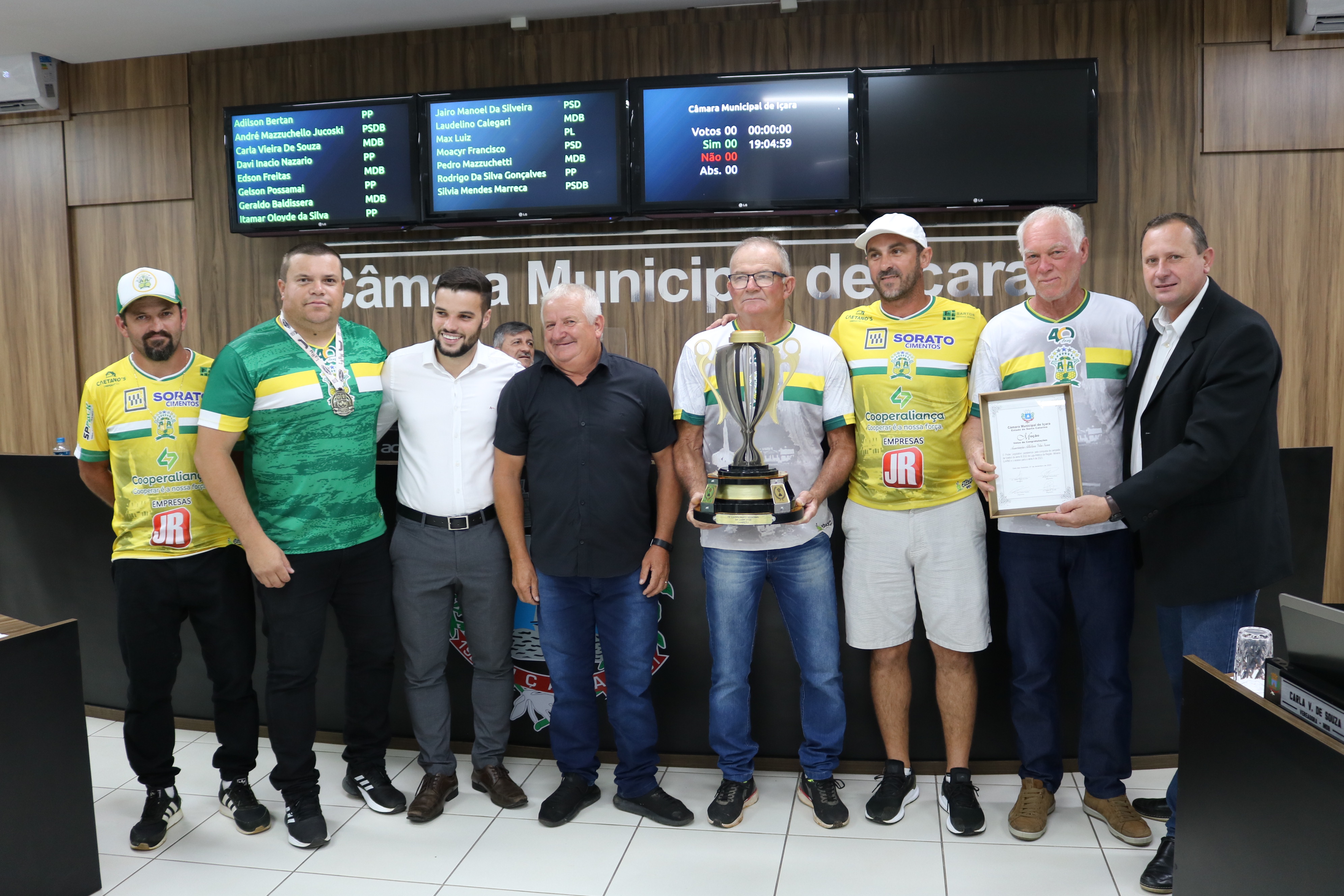 C&acirc;mara Municipal entrega mo&ccedil;&atilde;o pela conquista da S&eacute;rie B da Larm