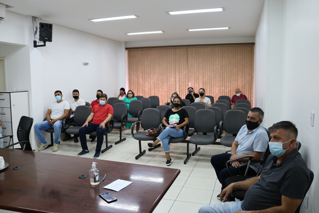 Assessores conhecem o sistema eletr&ocirc;nico do processo legislativo