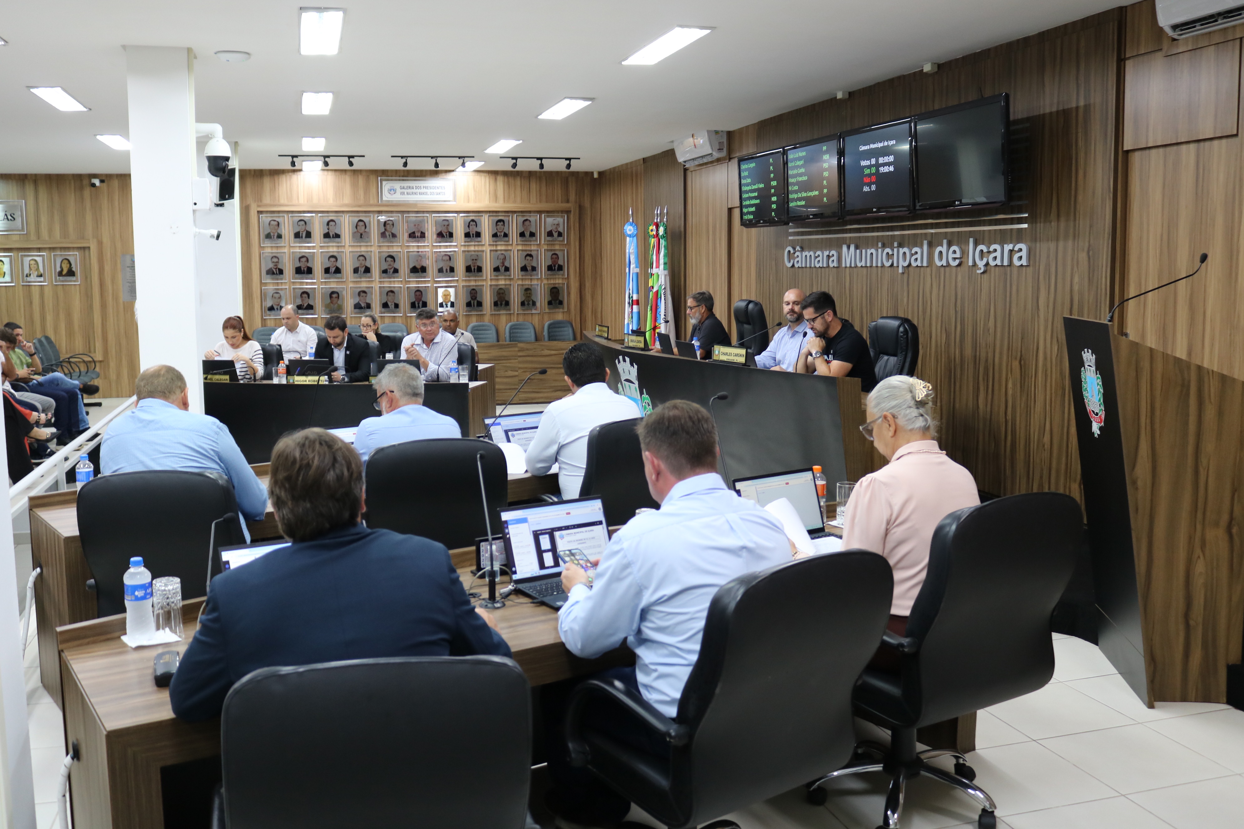 Projetos s&atilde;o aprovados na &uacute;ltima sess&atilde;o ordin&aacute;ria do Legislativo de I&ccedil;ara (SC)