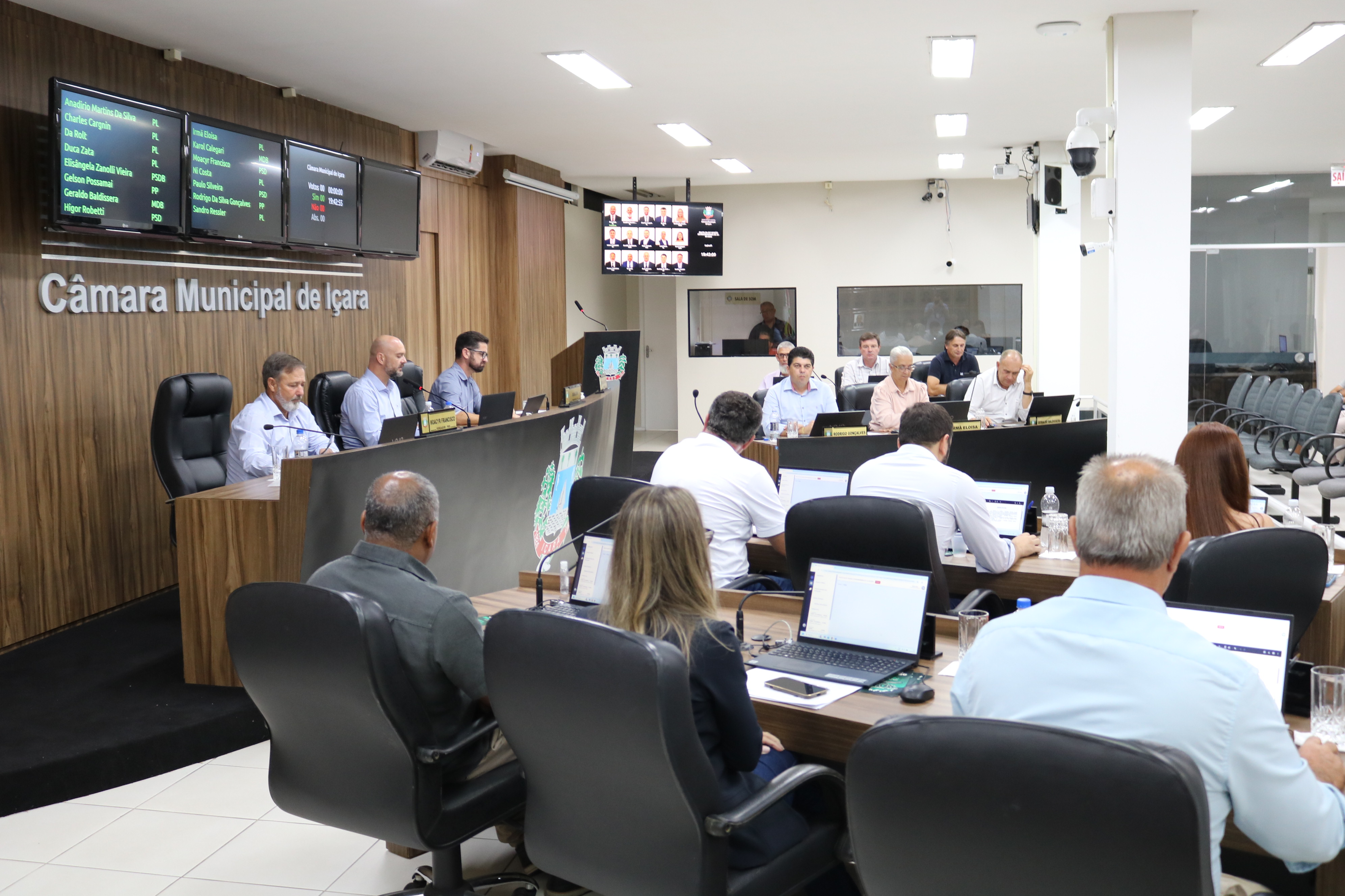 Vereadores de I&ccedil;ara (SC) aprovam cinco projetos de lei do Poder Executivo