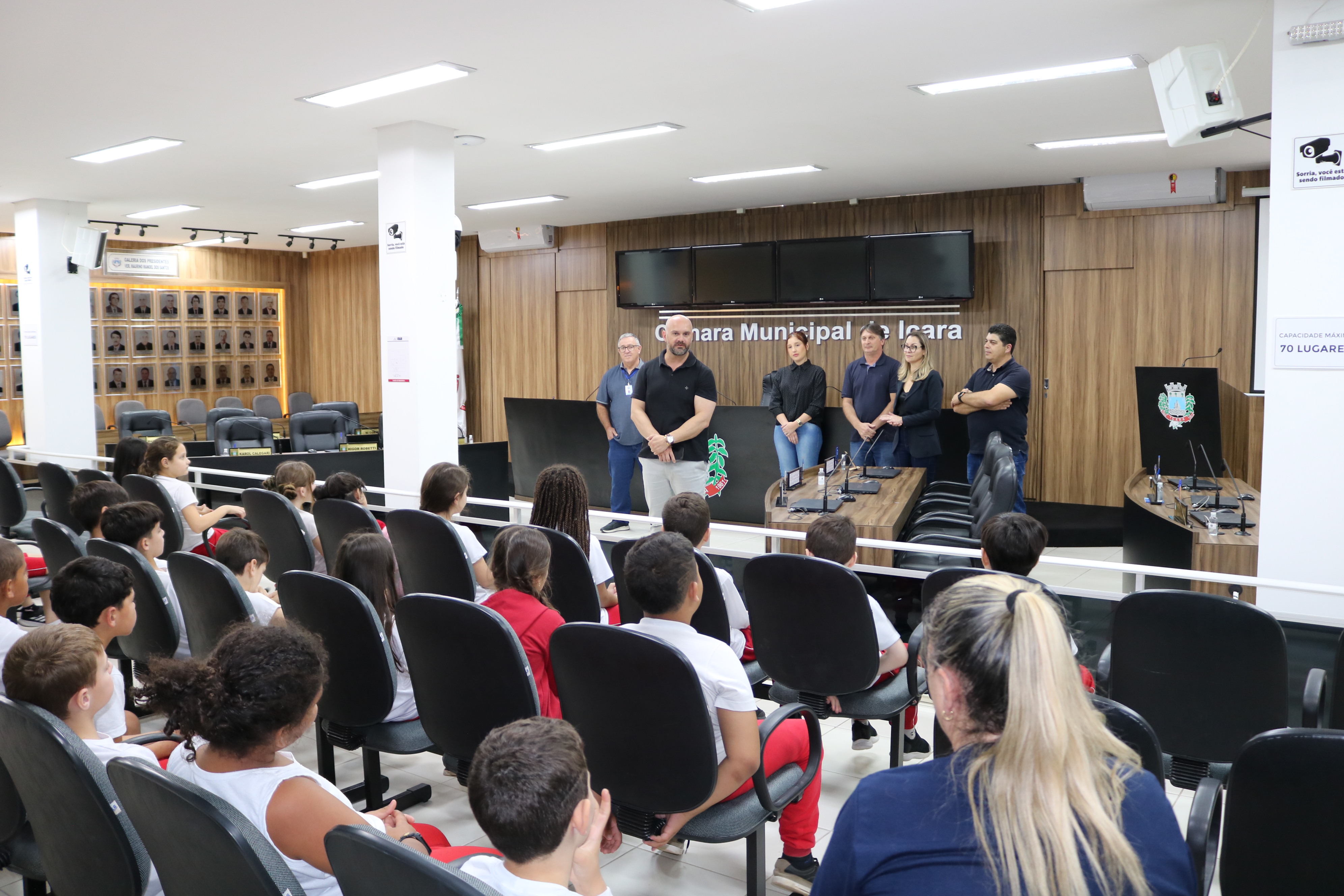 Estudantes da Escola Municipal Tranquillo Pissetti visitam o Legislativo