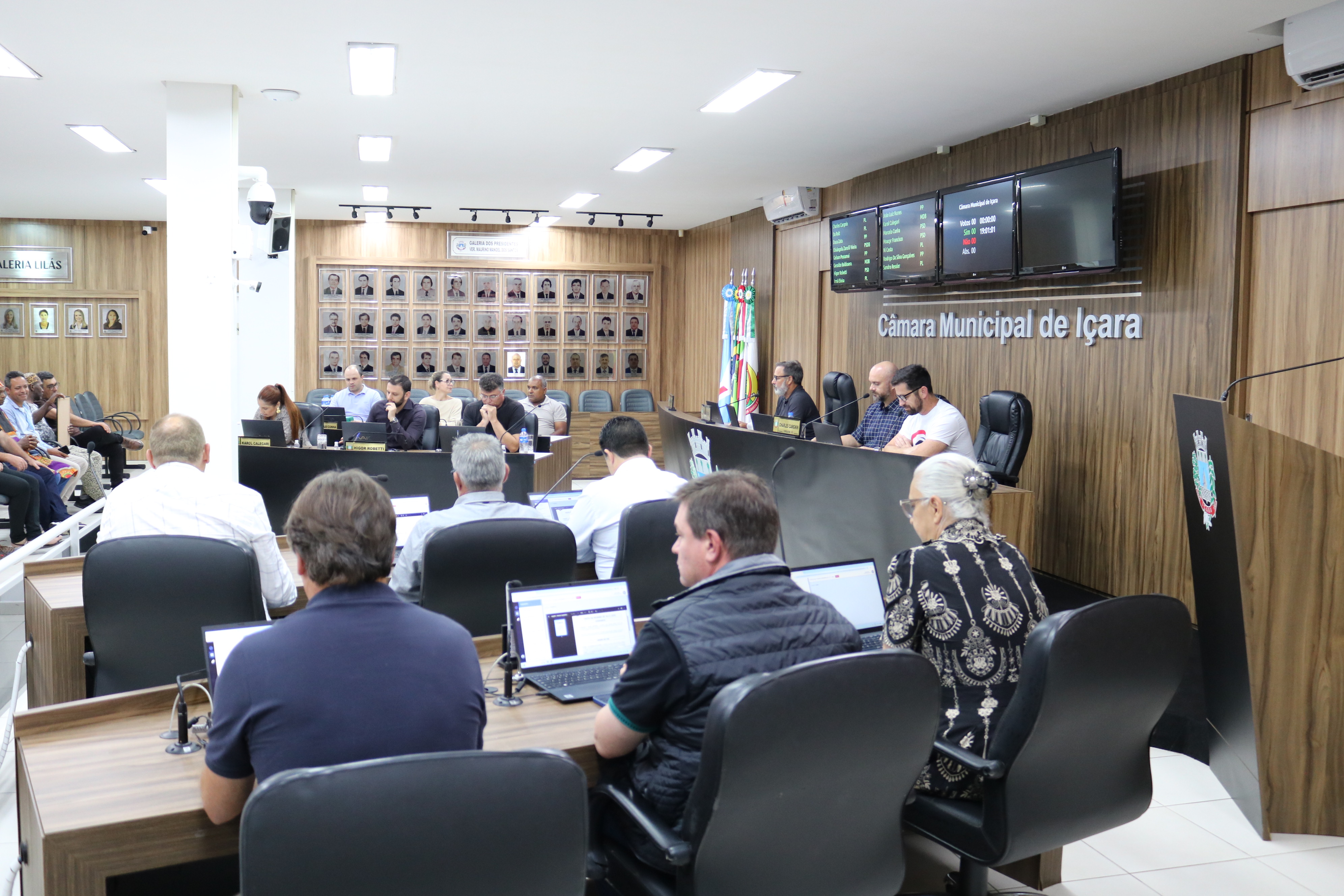 C&acirc;mara realiza 61&ordf; sess&atilde;o ordin&aacute;ria com aprova&ccedil;&atilde;o de projetos de lei