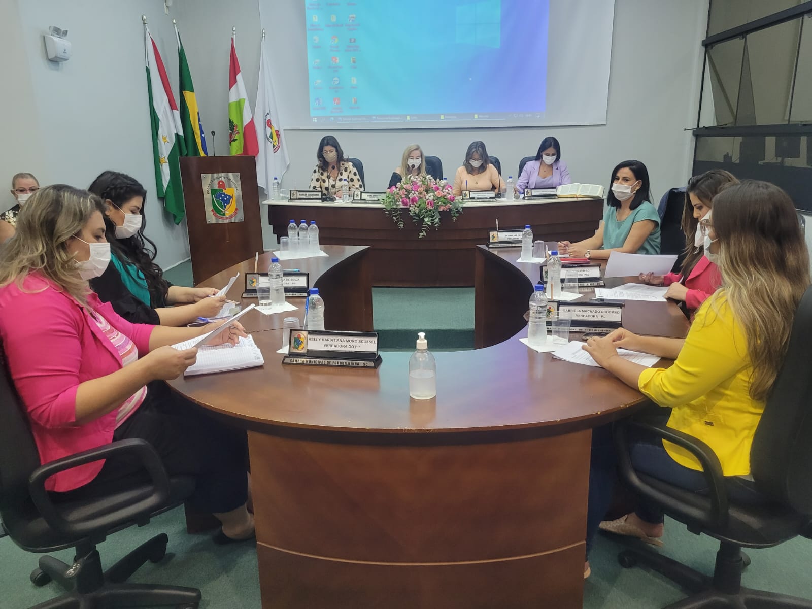 Mulheres fazem hist&oacute;ria ao conduzirem sess&atilde;o s&oacute; com vereadoras em Forquilhinha