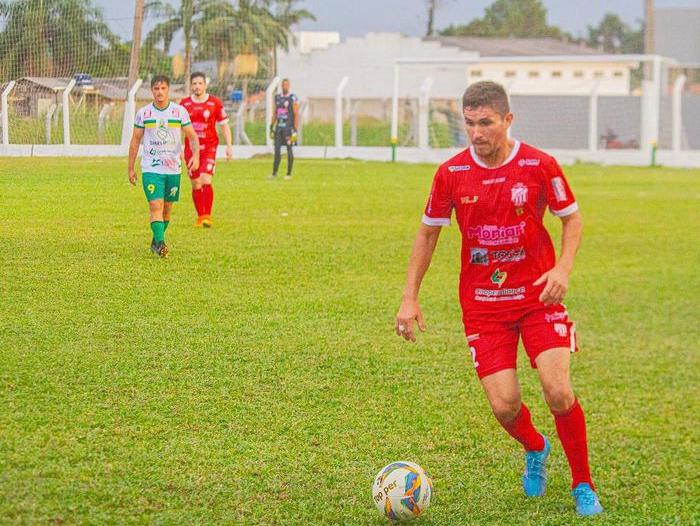 Cai&ccedil;ara vence e assume a lideran&ccedil;a do Campeonato I&ccedil;arense de Futebol