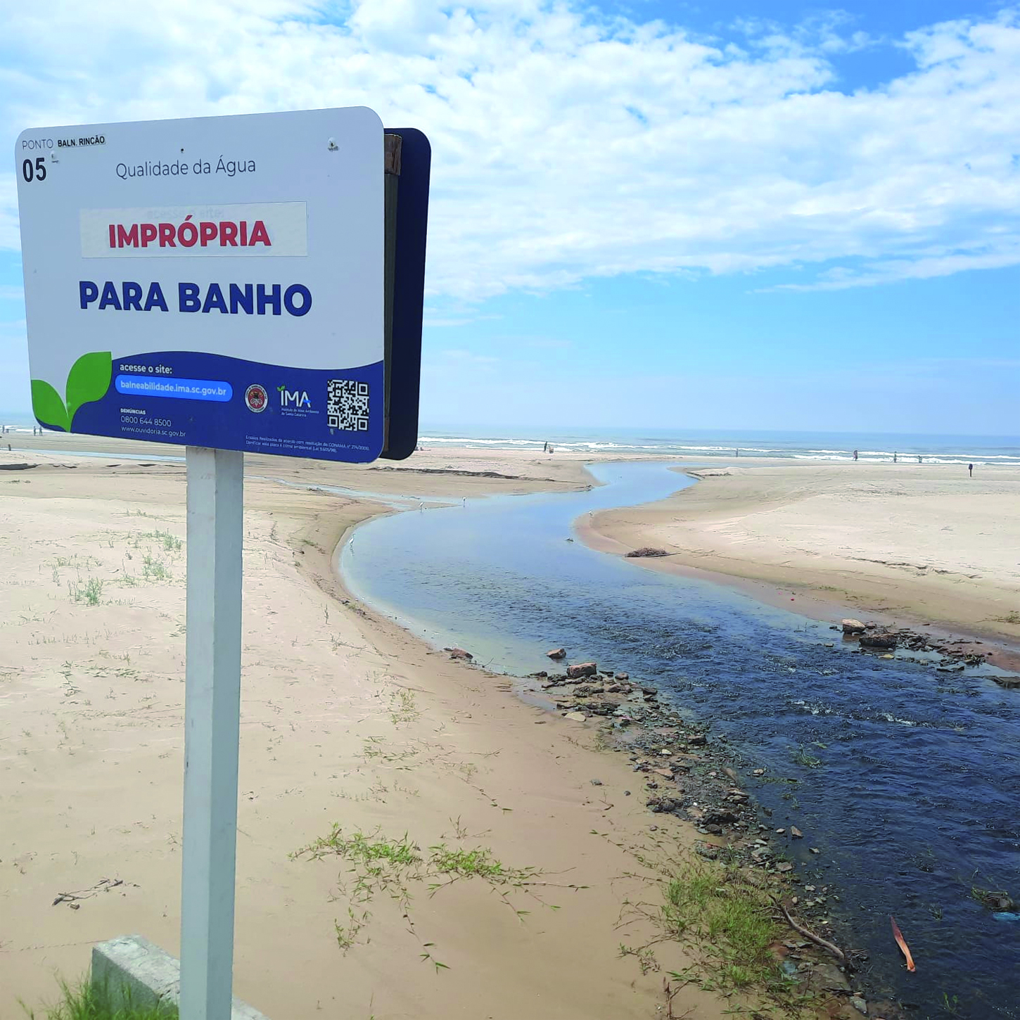 A foz do Arroio continua impr&oacute;prio para banho em Balne&aacute;rio Rinc&atilde;o (SC)