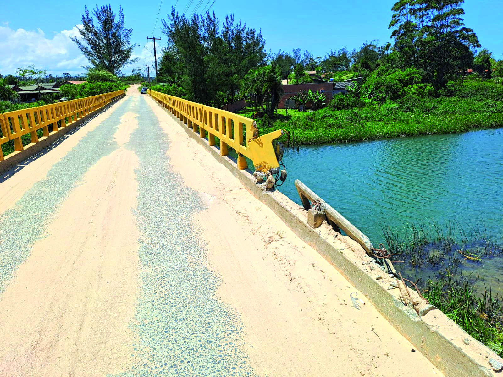 Ponte do Torneiro em Jaguaruna (SC) precisa  de manuten&ccedil;&atilde;o nas muretas 