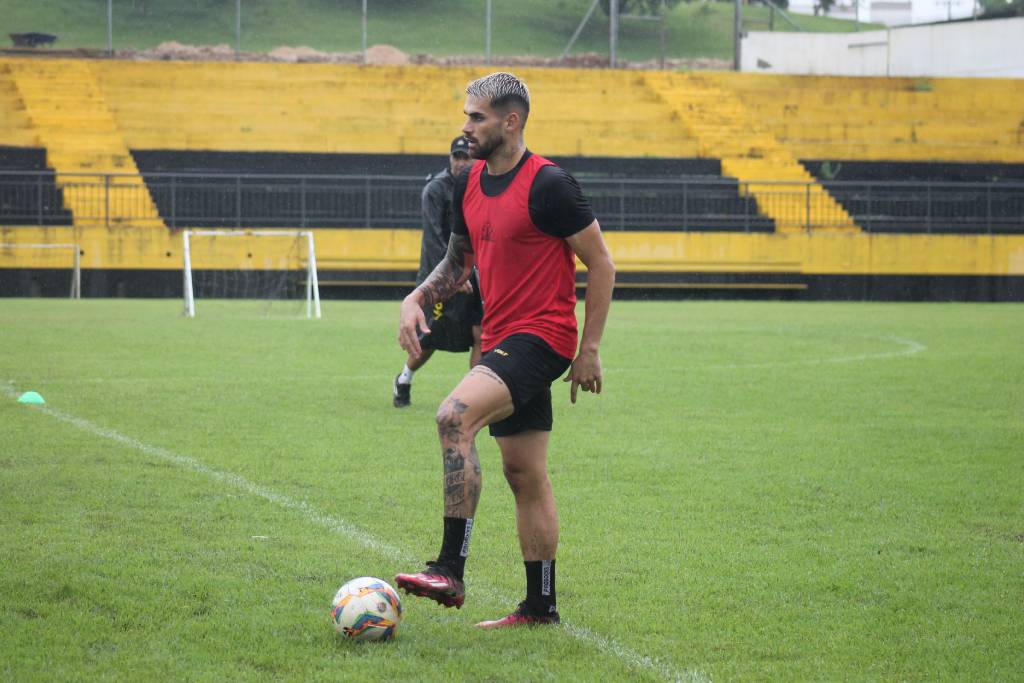 Crici&uacute;ma E.C. treina focado no jogo de ida contra o Herc&iacute;lio Luz em TB