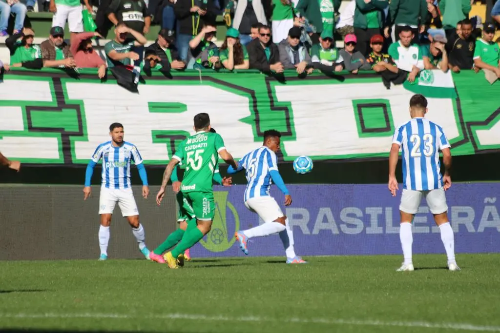 Ava&iacute; e Chapcoense empatam no primeiro jogo da decis&atilde;o do Catarinense