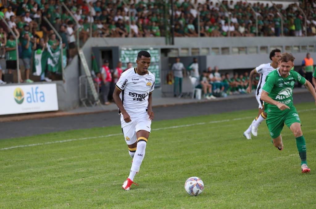 Crici&uacute;ma E.C. empata com a Chapecoense e mant&eacute;m lideran&ccedil;a do Catarinense