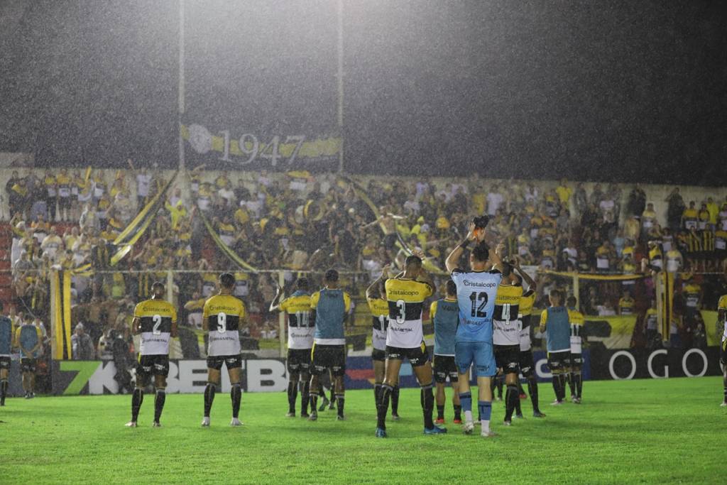 Crici&uacute;ma E.C. vence Herc&iacute;liio Luz em jogo atrasado do Catarinense