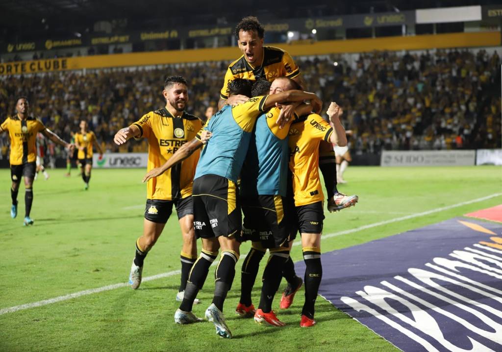 Crici&uacute;ma E.C. vence JEC e se mant&eacute;m na lideran&ccedil;a do Catarinense